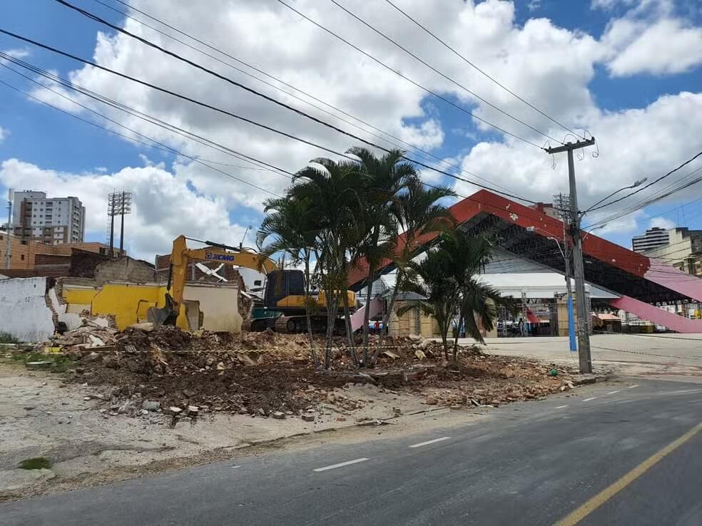 Prefeitura de Campina Grande desapropria 34 imóveis e inicia demolições para ampliação do Parque do Povo