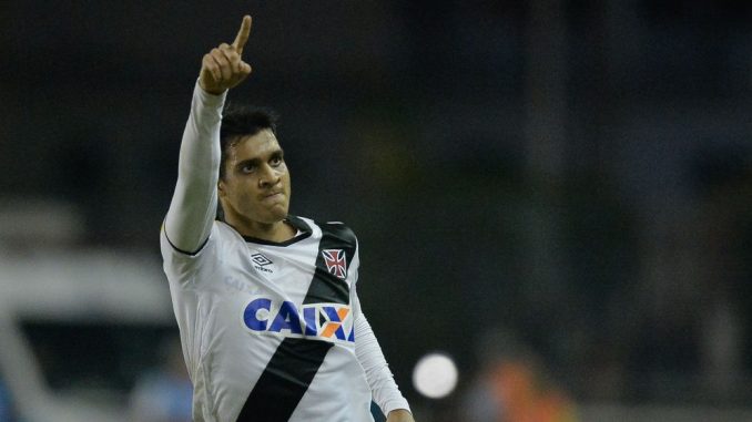 Botafogo-PB contrata experiente volante com passagem pelo Vasco