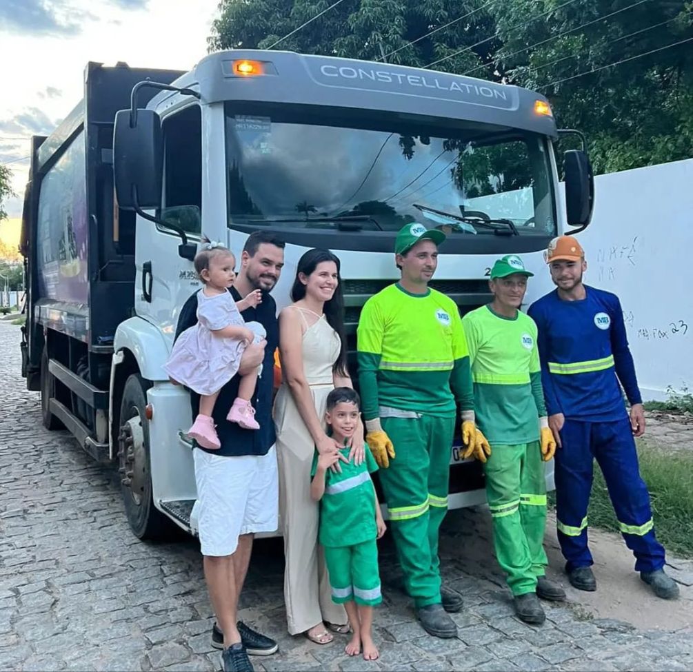 Emocionante: garotinho de 5 anos faz festa de aniversário com tema ?Garis? em Patos; veja vídeo
