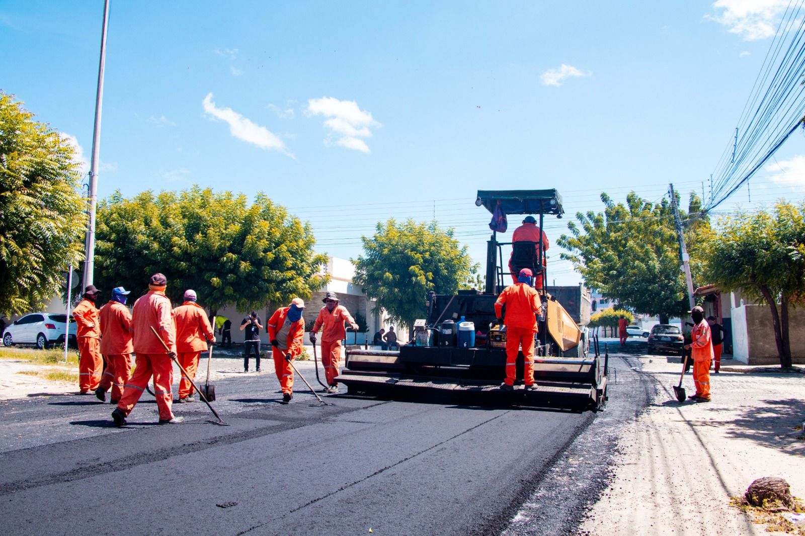 Moradores dos bairros Maternidade e Santo Antônio celebram chegada da pavimentação asfáltica em suas ruas