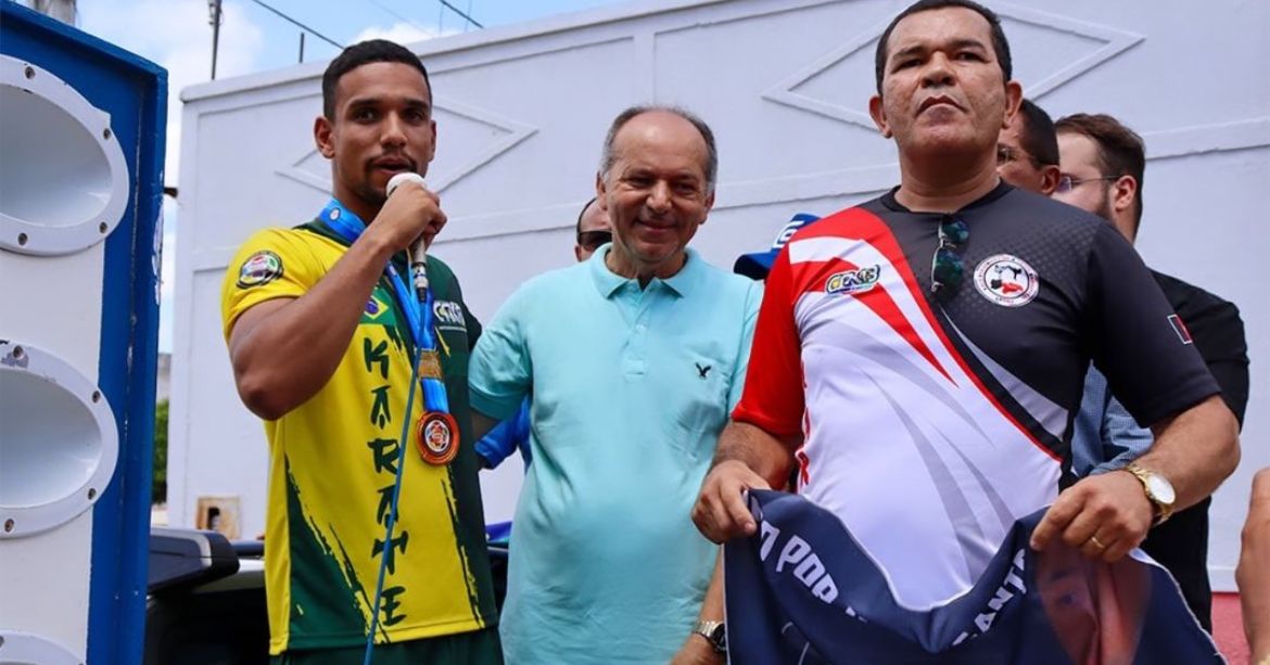 De Cacimbas para o Mundo: Kaio Gouveia brilha como Campeão Mundial de Karatê e é recebido com festa