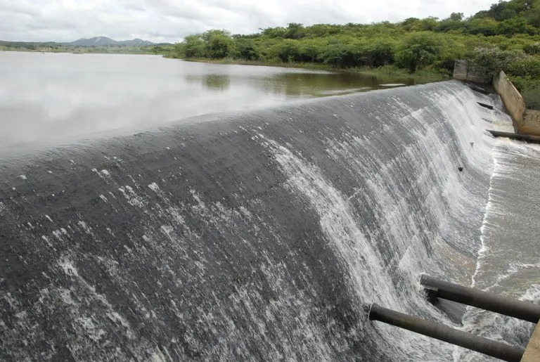 Número de açudes transbordando na Paraíba aumenta para 10 após chuvas no feriado de Pásco