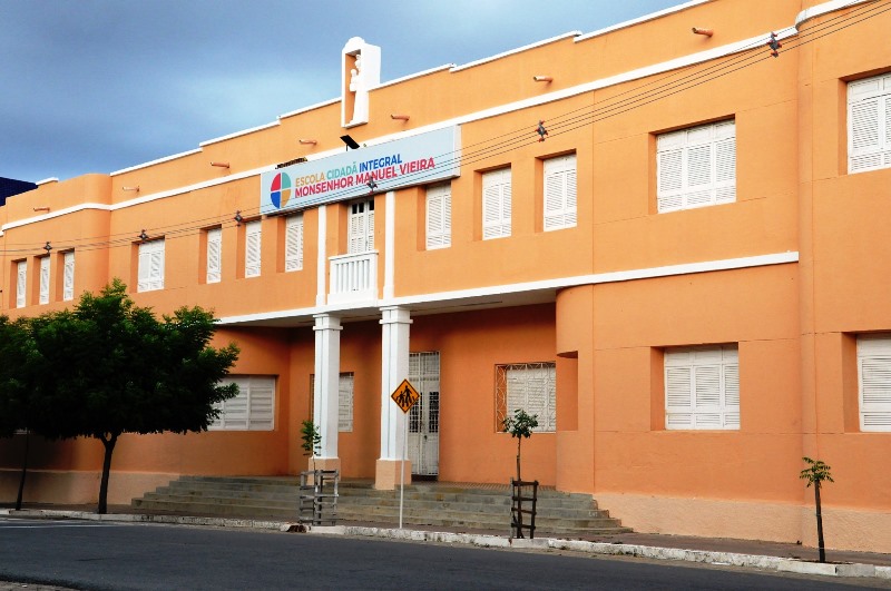 Alunos do CEPA cobram providências em relação à falta de energia elétrica na escola que está prejudicando aulas presenciais; gerente regional se pronuncia