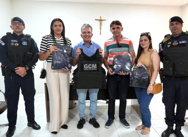 Prefeito nomeia e dá posse a novos agentes para compor a Guarda Civil Municipal de Patos