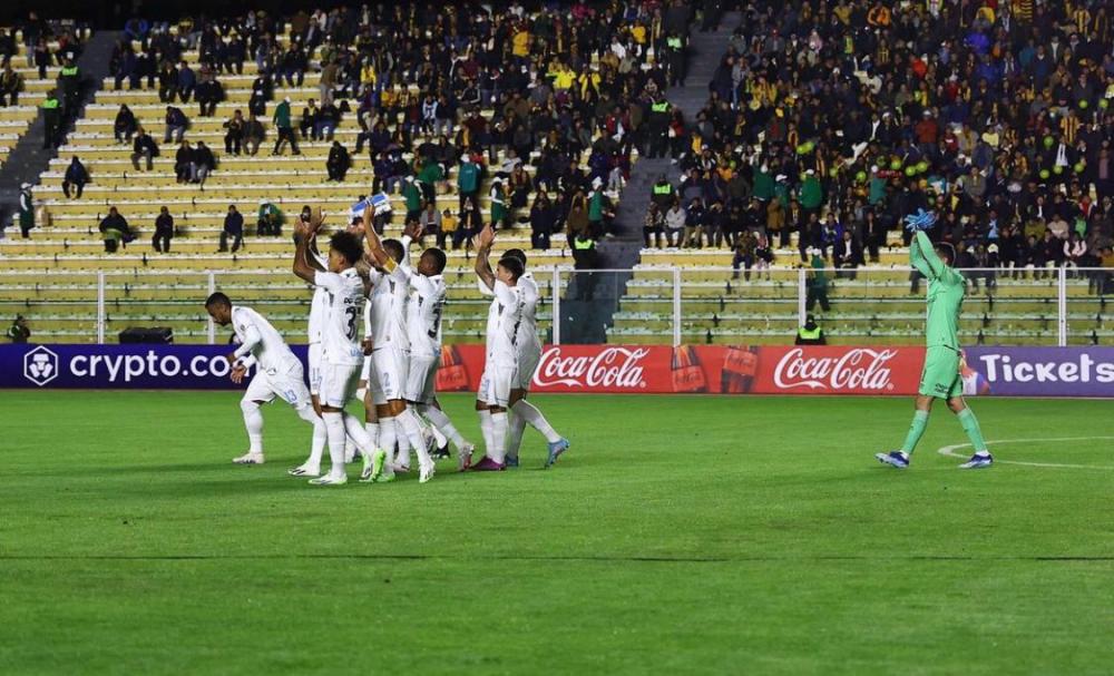 Com time misto, Grêmio perde para o Strongest na altitude em estreia na Libertadores
