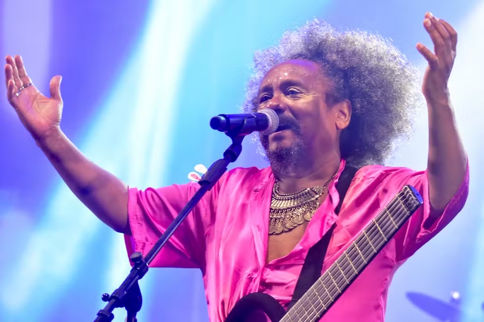 Chico César faz show beneficente com Escurinho em Catolé do Rocha