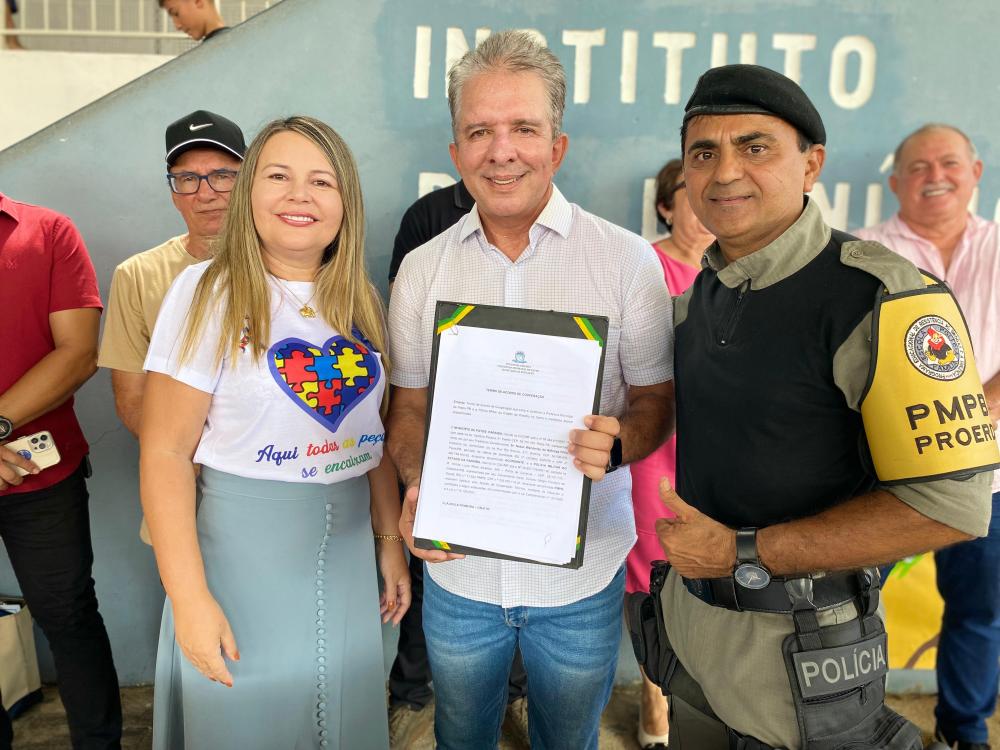 Prefeitura e Polícia Militar assinam acordo de cooperação para continuidade do PROERD nas escolas municipais