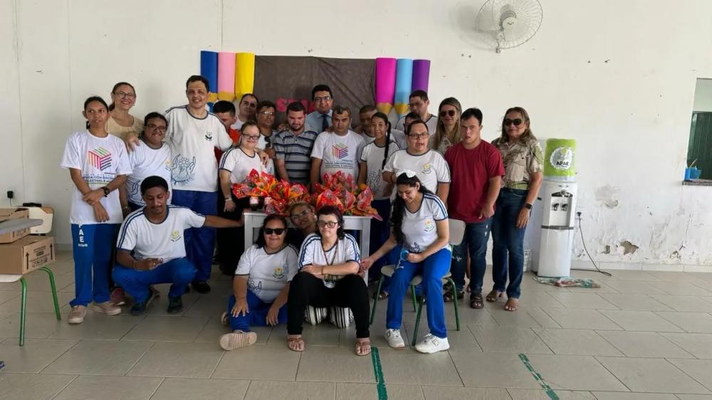 Sindicato dos Bancários de Patos realiza ação solidária para crianças assistidas pela APAE, em Patos-PB 