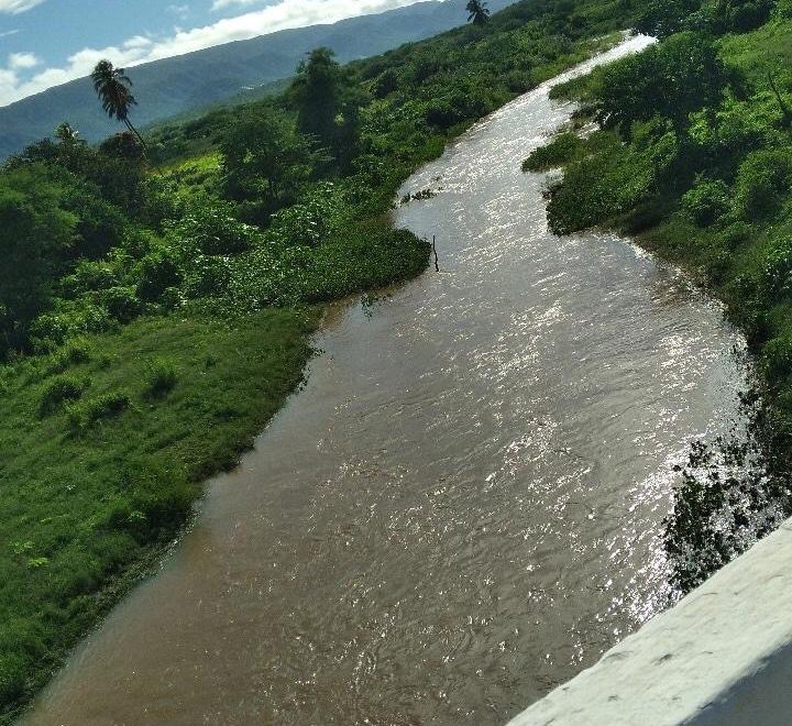 Entre fracas e fortes, chuvas de abril continuam excelentes para lavouras, pastagens e mananciais