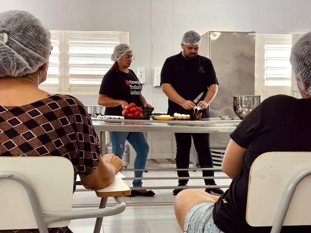 Referenciadas do CRAS Severina Celestino participam de Oficina de Massas Frescas