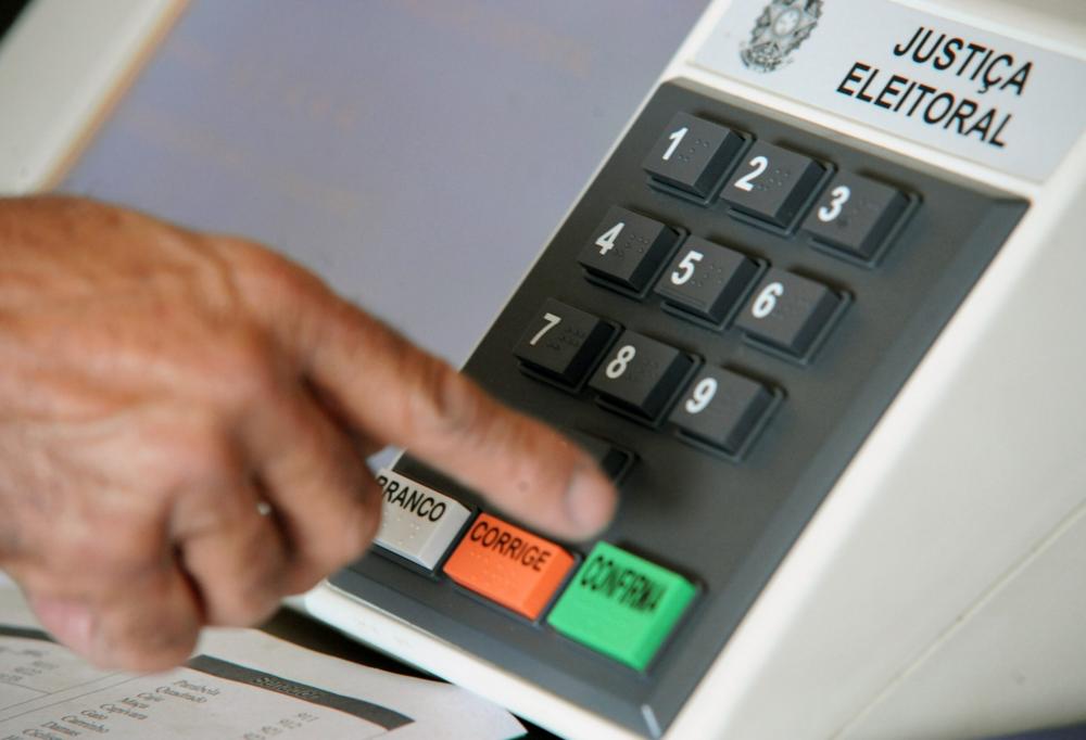 Prazo para se filiar a partido para concorrer na eleição termina neste sábado (06)