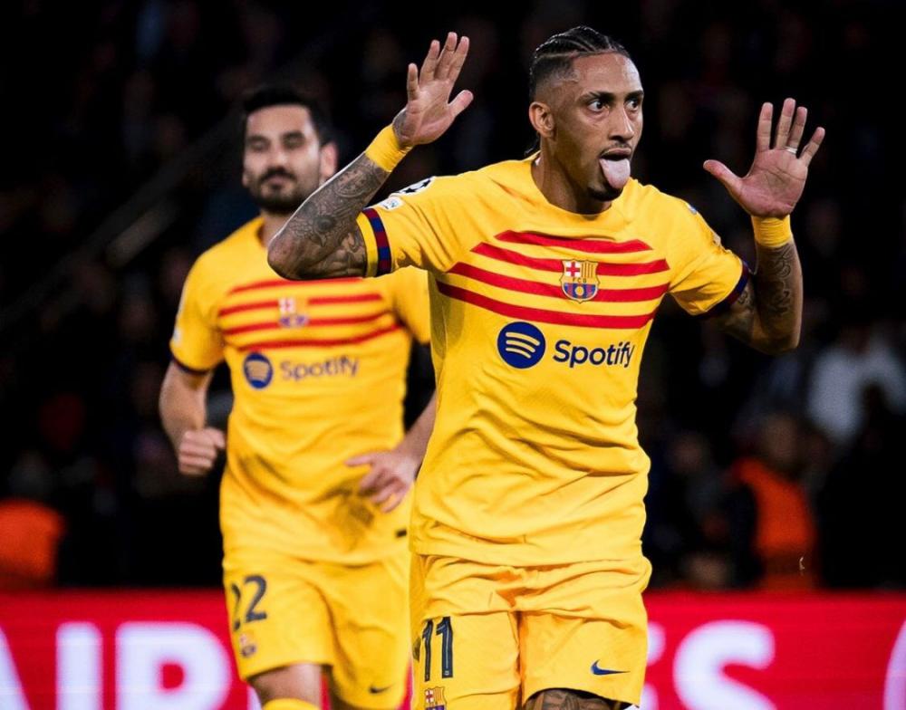 Em duelo 'explosivo' com 2 viradas, Barcelona conta com noite 'brilhante' de Raphinha, vence PSG e sai na frente na Champions