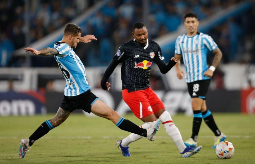 Red Bull Bragantino é dominado pelo Racing e perde a primeira na Sul-Americana