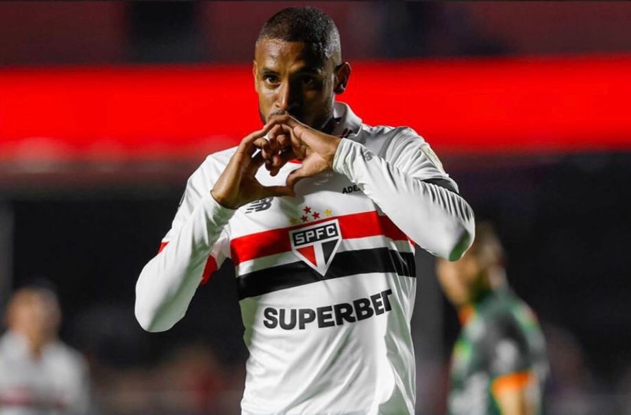 São Paulo escapa de vexame na volta de Calleri, vence a 1ª na Libertadores e alivia pressão sobre Carpini