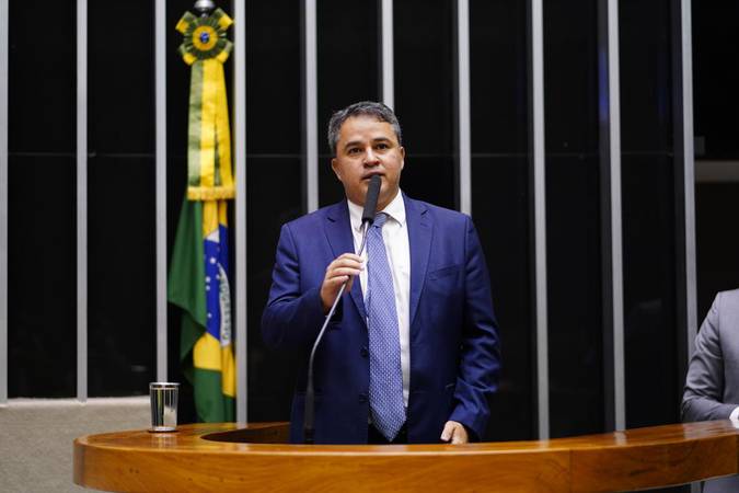 Site aponta Efraim Filho com a melhor nota entre os parlamentares da bancada federal da PB 