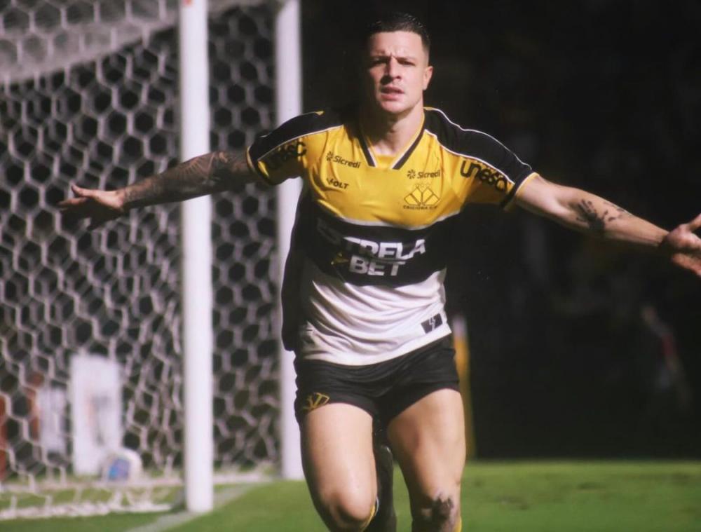 Com comissão da seleção de olho, Criciúma faz 1º gol do Brasileirão 2024, mas cede empate ao Juventude em casa