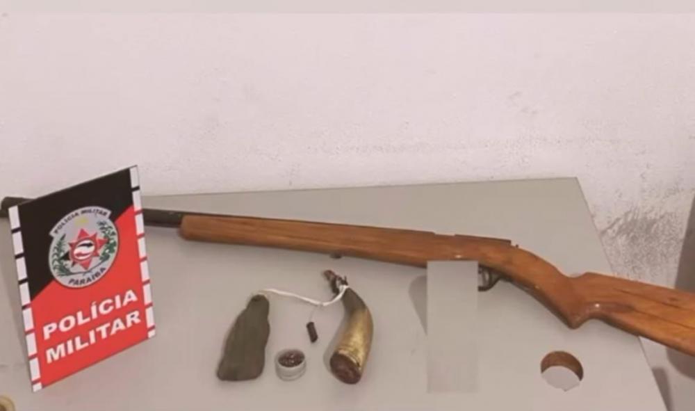 Polícia Militar apreende arma de fogo que, segundo denúncias, estava sendo usada para caça no Conjunto São Judas Tadeu, em Patos