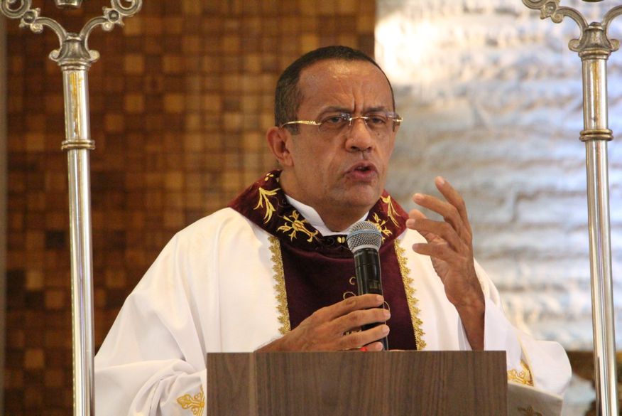 Com crise de apendicite, Padre Egídio é levado ao hospital e passa por cirurgia, em João Pessoa