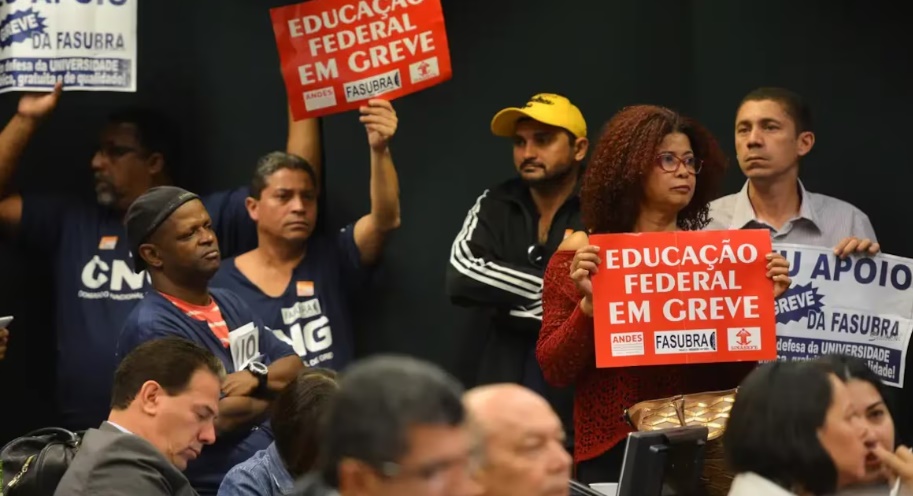 Servidores de 470 institutos se juntam à greve de universidades federais; veja lista