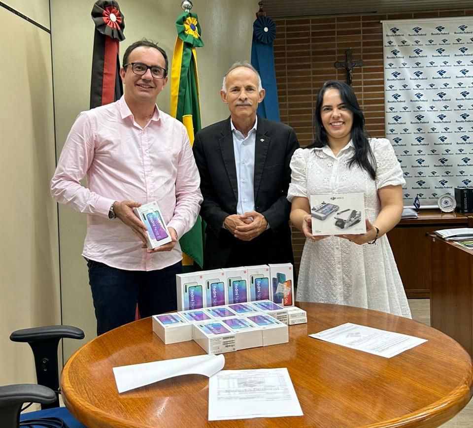 Secretaria de Receita de Patos recebe doação de equipamentos eletrônicos para aperfeiçoamento do trabalho de arrecadação
