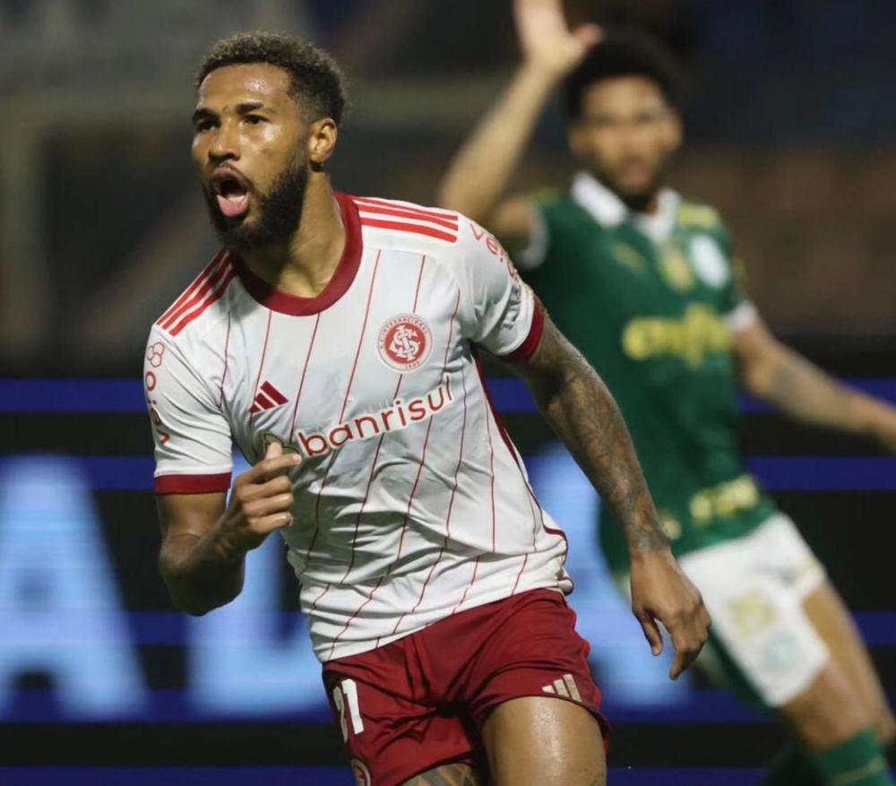 Lei do ex entra em ação, Inter vence o Palmeiras em Barueri e assume liderança do Brasileirão