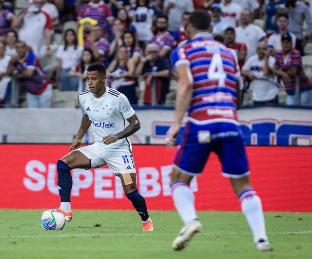 Com um a menos, Cruzeiro busca empate com o Fortaleza e segue sem perder no Brasileirão