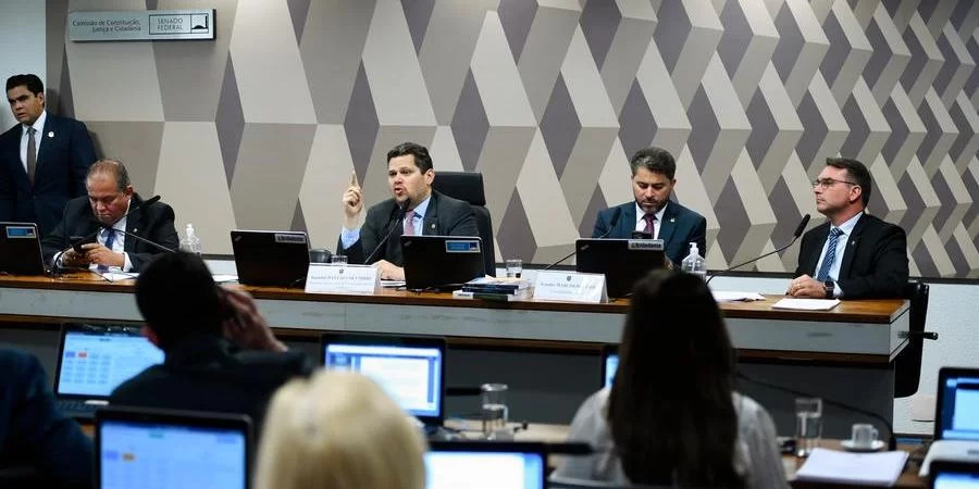 Comissão do Senado aprova aumento de salários de juízes e promotores 