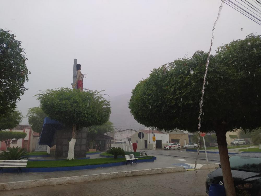 Catingueira ultrapassa os 800,0 mm e abre boa vantagem na liderança da "corrida das chuvas" de 2024