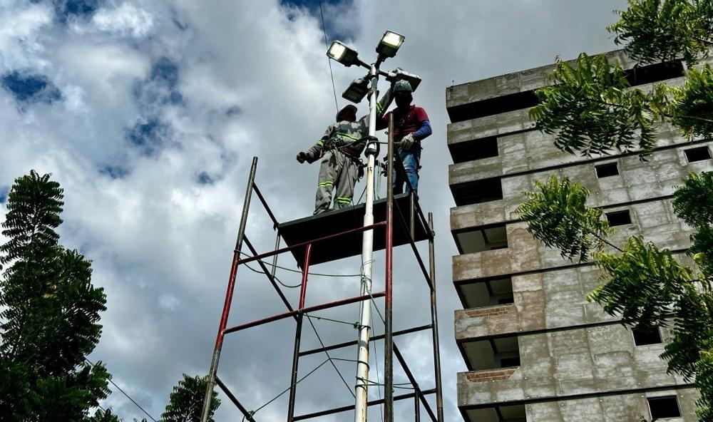 Mais luz e economia: Prefeitura de Patos já trocou mais de 3 mil lâmpadas vapor de sódio por luminárias de led