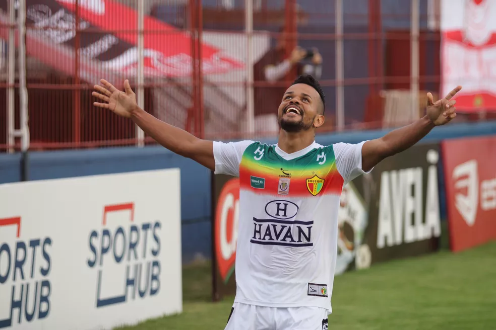 Treze dá sequência a reformulação e contrata lateral-esquerdo que estava no Marcílio Dias