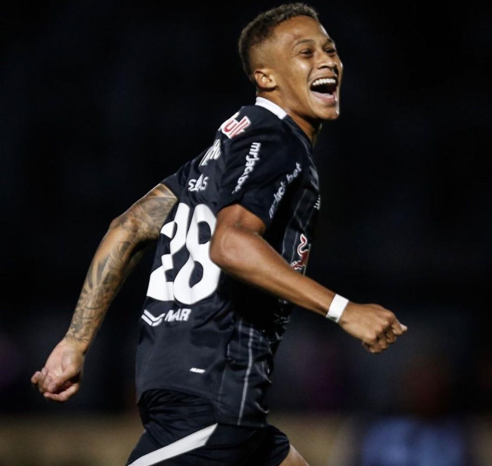 Corinthians pouco cria, é derrotado pelo Red Bull Bragantino e pode entrar na zona de rebaixamento do Brasileirão