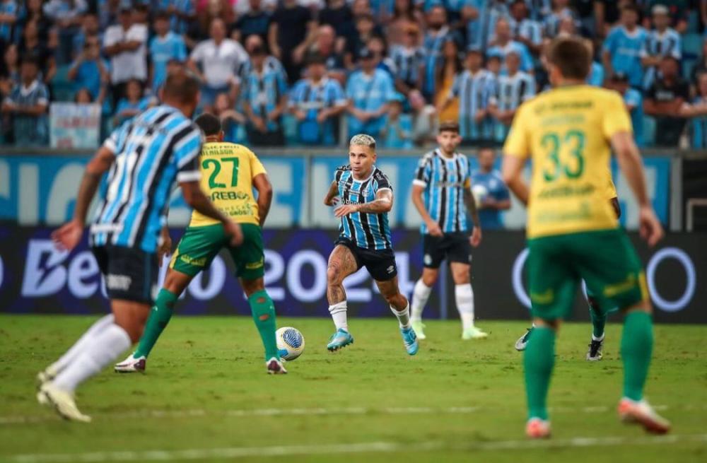 Grêmio faz valer sequência na Arena, bate o Cuiabá e emplaca 2ª vitória seguida no Brasileirão