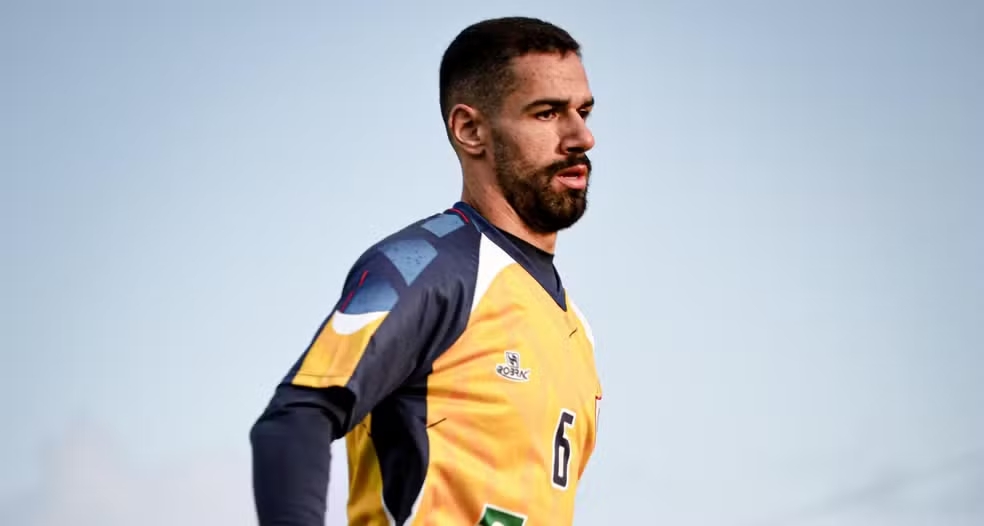 Sousa confirma lateral-direito revelado pelo Santos, o segundo reforço para a Série D