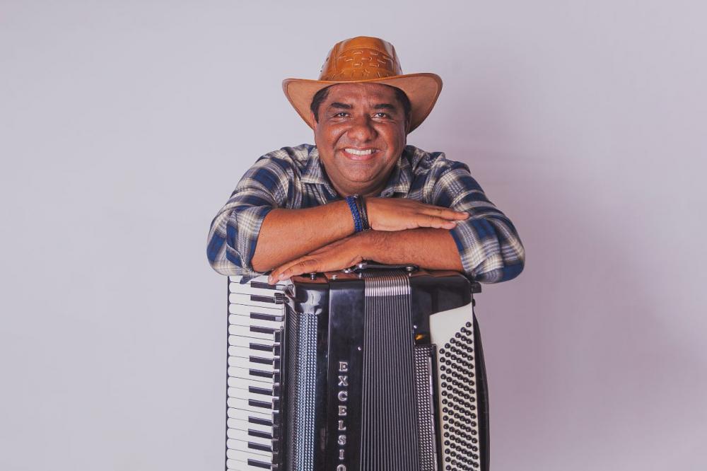 Pinto do Acordeon é homenageado por Damião Moreno na 5ª edição do Forró à Bessa