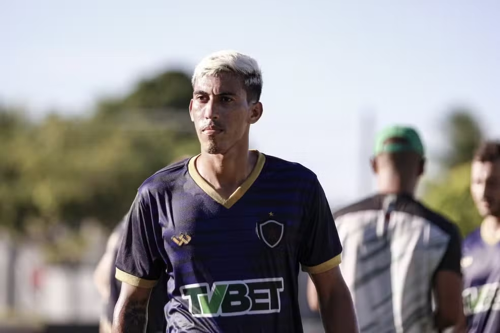 Kiko deixa o Botafogo-PB e deve rumar ao futebol tailandês