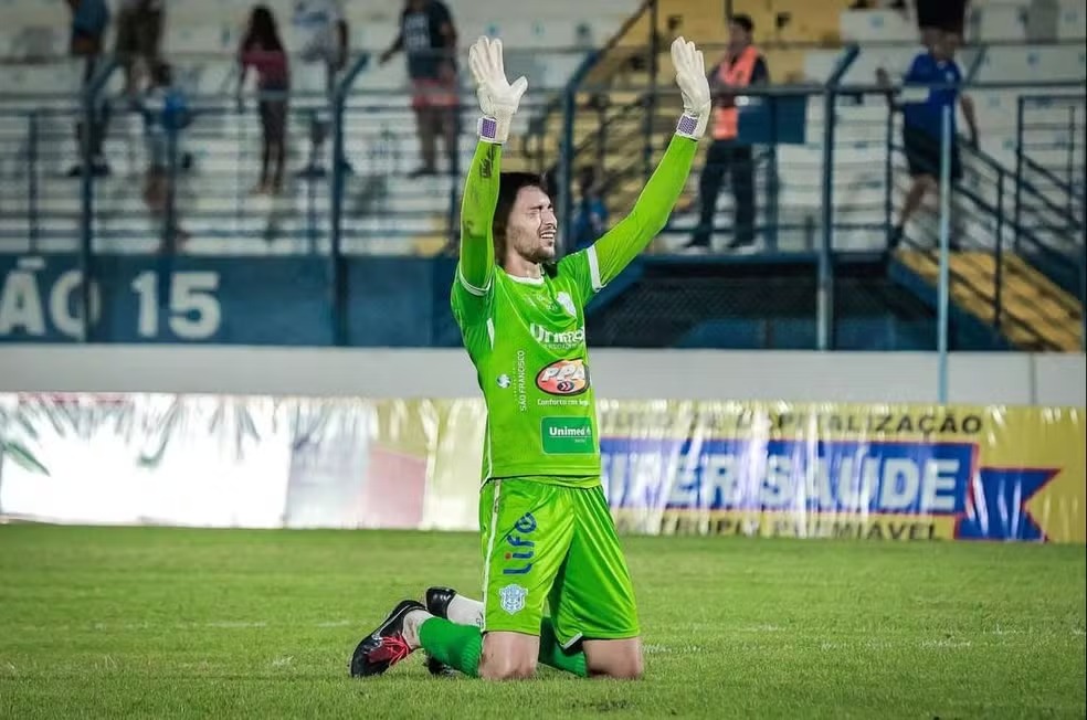 Treze acerta a chegada de goleiro e lateral-direito para a disputa da Série D