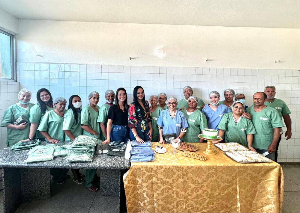 Hospital Infantil Noaldo Leite fornece kits de uniformes à equipe de Nutrição