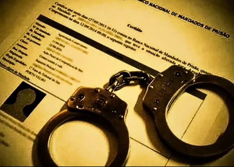 Polícia Militar cumpre mandado de busca e apreensão de adolescente, no bairro São Sebastião, em Patos