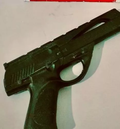 Polícia Militar prende indivíduo por ameaça com uso de simulacro de arma de fogo, no bairro Liberdade, em Patos