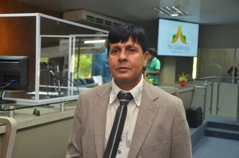 Vereador de Campina Grande causa polêmica ao defender aumento salarial e dispara: "Quem não gosta de dinheiro, não seja vereador"; veja vídeo