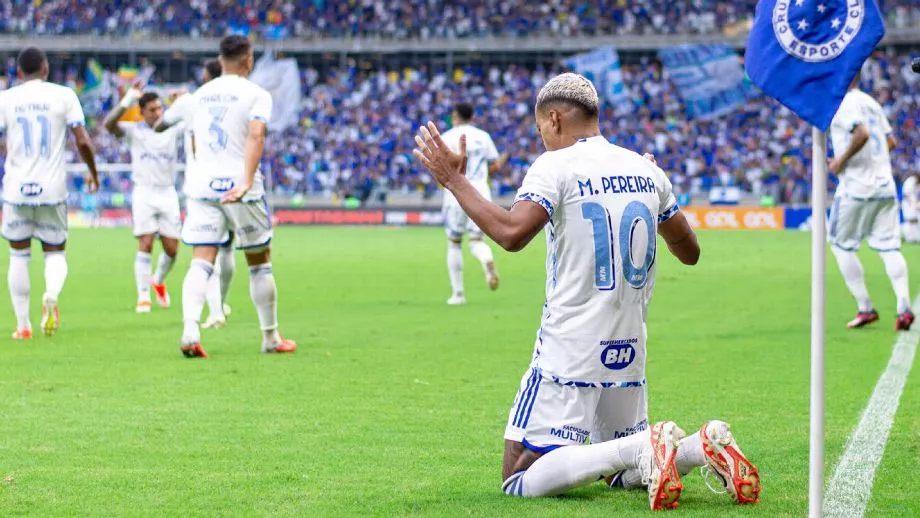 Cruzeiro supera gol contra bizarro de Lucas Silva, ganha do Vitória e se reabilita no Brasileirão