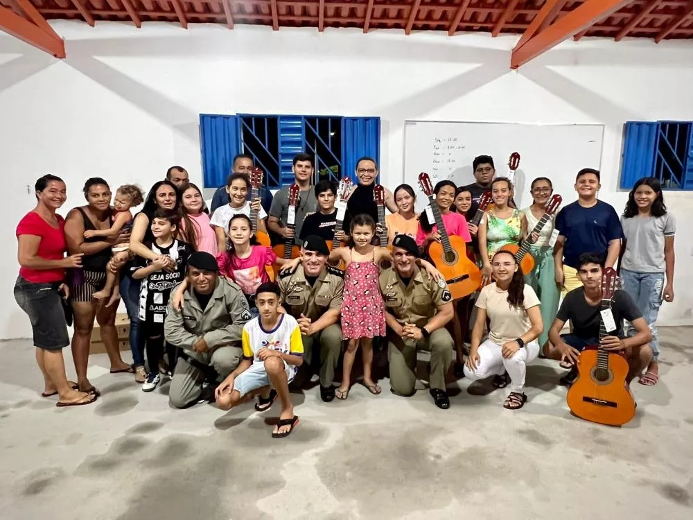 Projeto Melodia Solidária: policiais militares da 3ª CIA/3° BPM, realizam aula inaugural e entregam instrumentos musicais em São José do Sabugi-PB