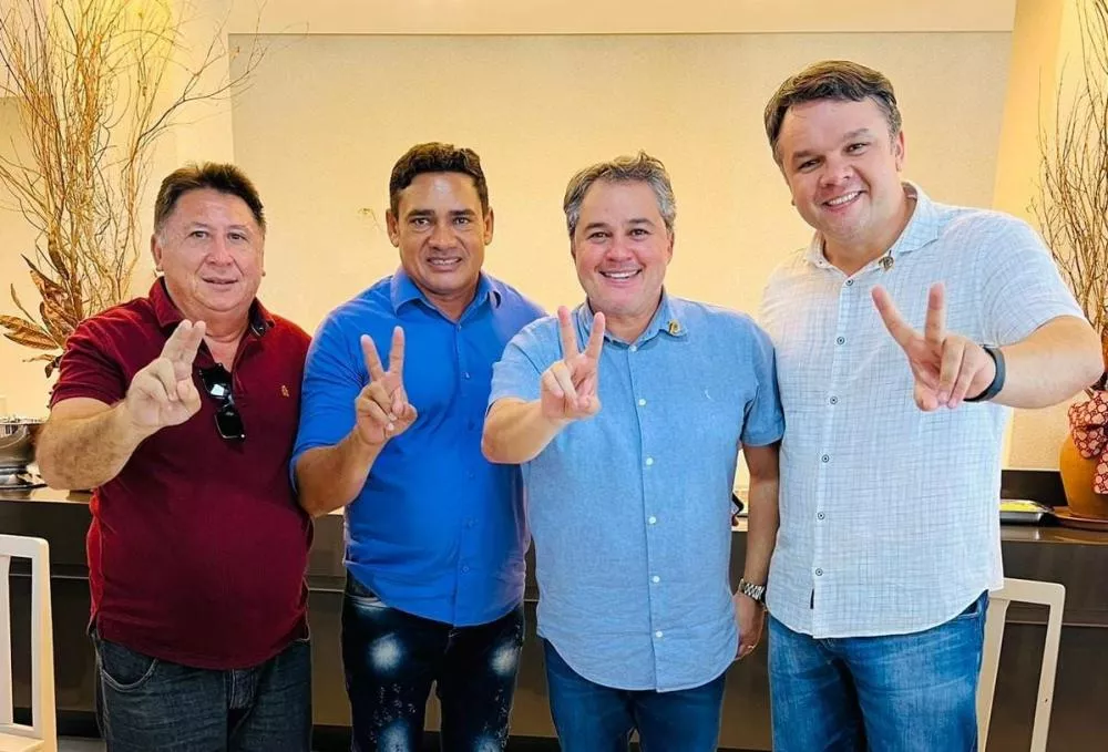 Efraim Filho realiza reunião e enfatiza a parceria política com o grupo do prefeito Nabor