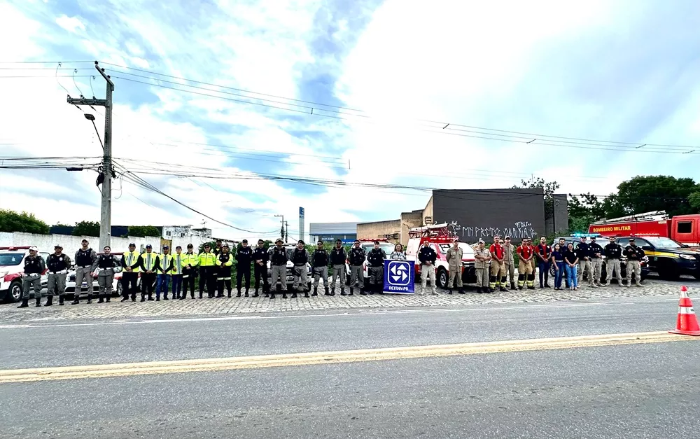 Órgãos de trânsito e de segurança iniciam ações da campanha Maio Amarelo com blitz educativa