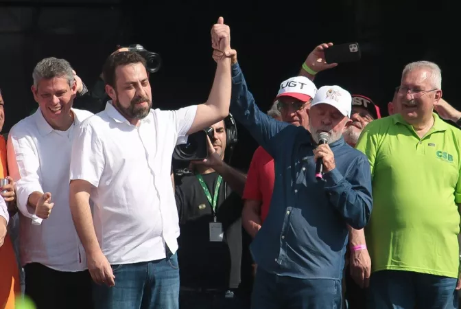 Lula pede votos a Boulos durante evento em SP e é acusado de burlar regras eleitorais