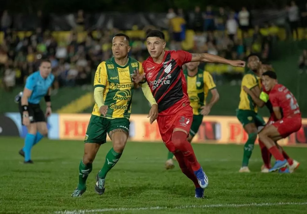 Athletico-PR sofre virada do Ypiranga no final e perde em estreia na Copa do Brasil