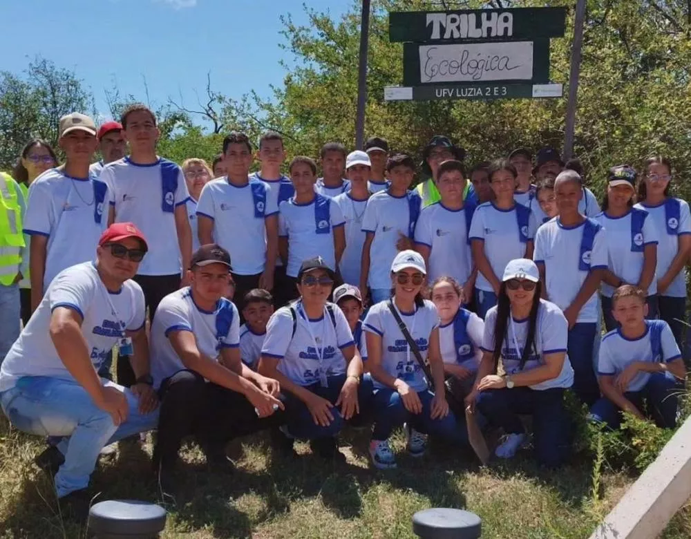 Alunos da Escola Joaquim Alves Feitosa, na zona rural de Imaculada, realizam aula de campo na cidade de Santa Luzia-PB 
