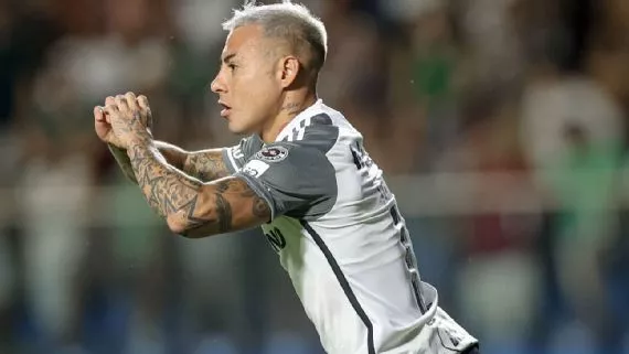 Vargas entra, faz dois gols em seis minutos, Atlético-MG busca empate com o Fluminense e segue invicto no Brasileirão