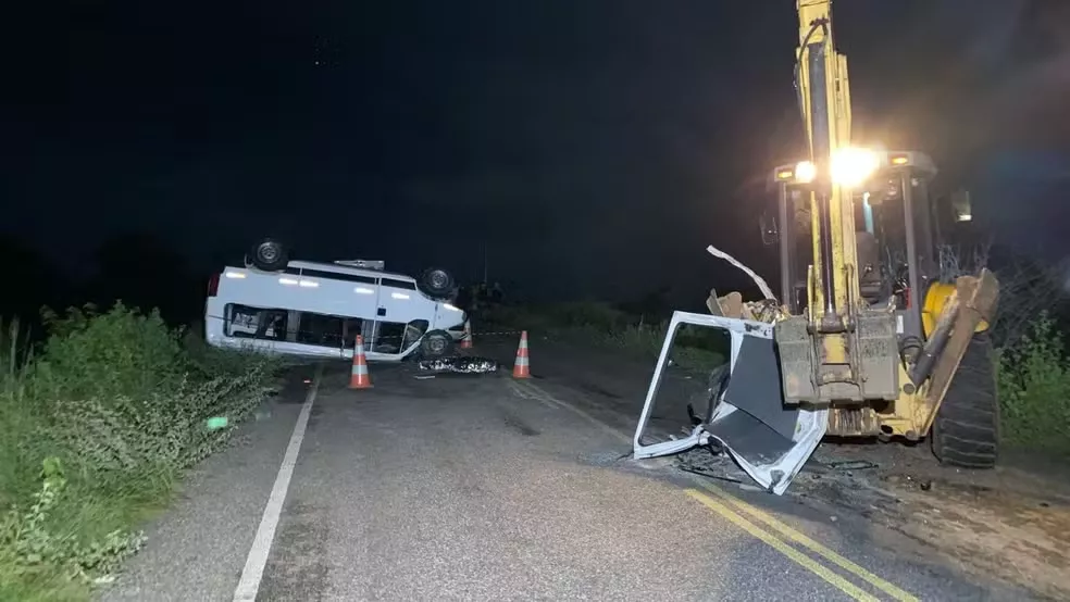 Motorista de retroescavadeira é indiciado pela morte de estudantes em van escolar no Sertão da Paraíba