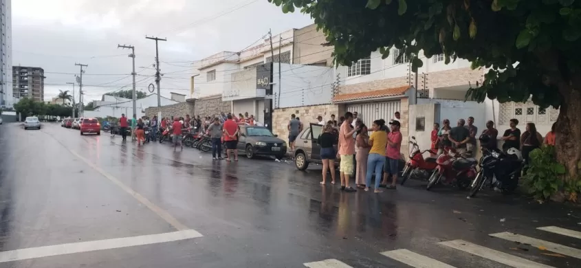 Eleitores enfrentam longas filas em Patos para regularizar situação eleitoral